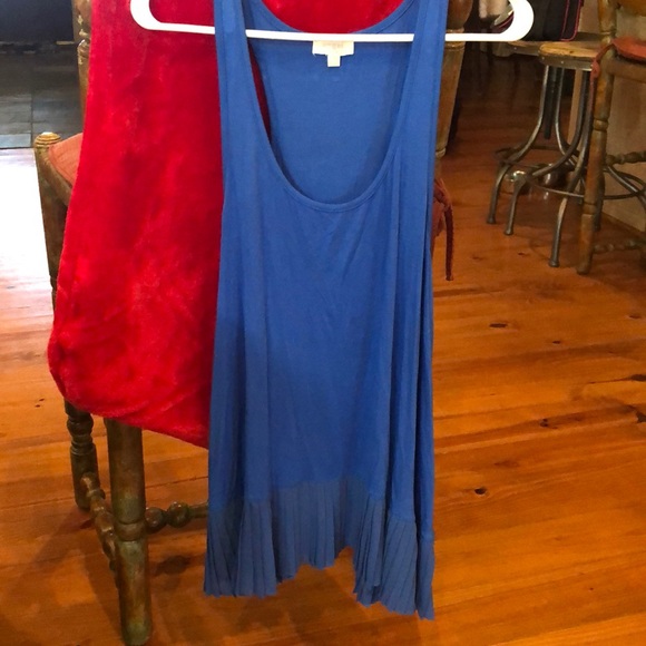 Top - Picture 1 of 2